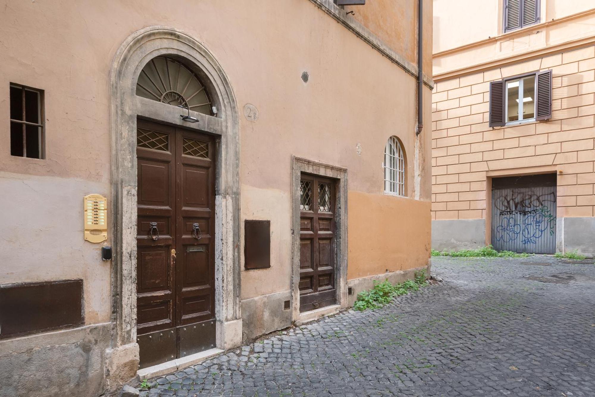 White Flat Rione Monti, Rome